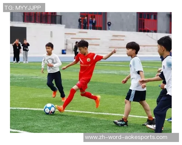 青岛东清足球俱乐部携手社区共建足球文化助力青少年成长与发展